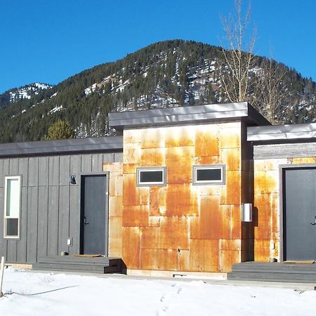Terra Nova Cabins 웨스트 엘로스톤 외부 사진
