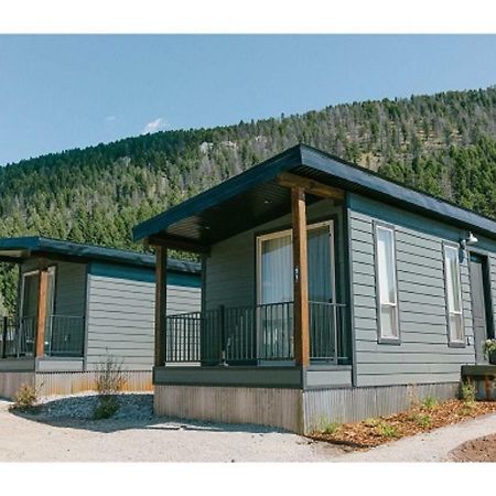 Terra Nova Cabins 웨스트 엘로스톤 외부 사진