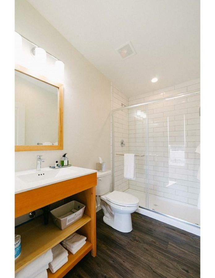 Terra Nova Cabins 웨스트 엘로스톤 외부 사진