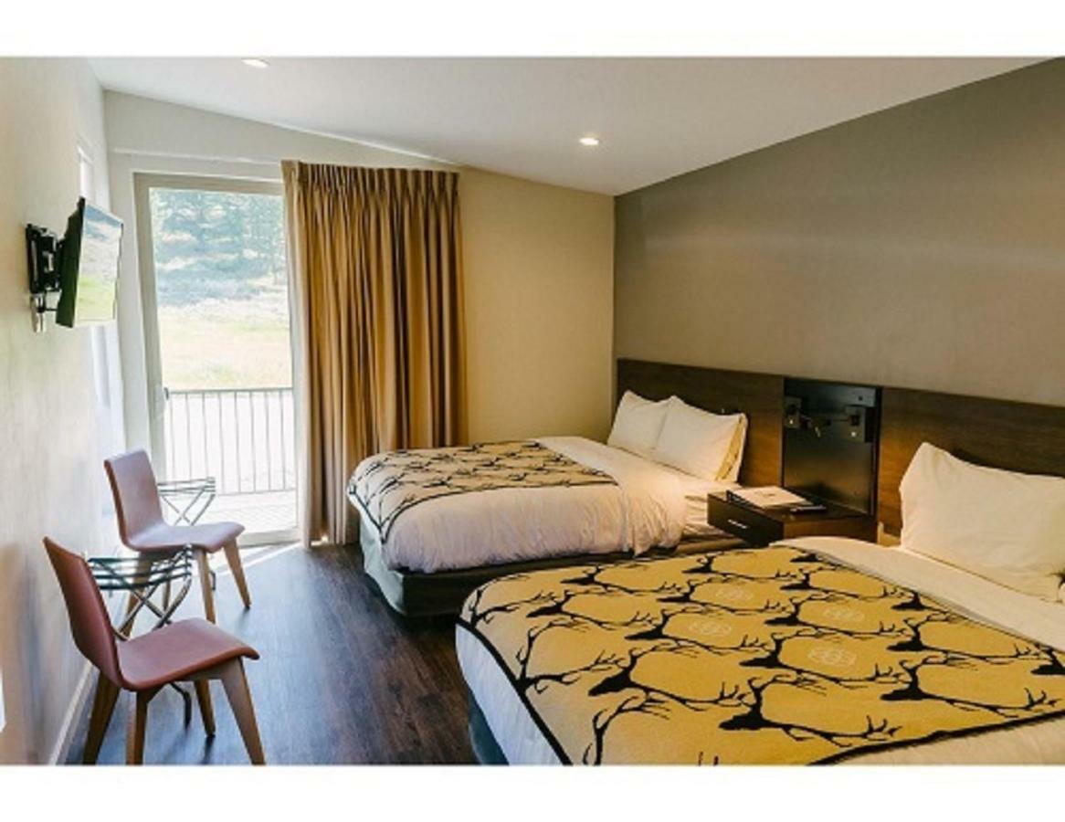 Terra Nova Cabins 웨스트 엘로스톤 외부 사진