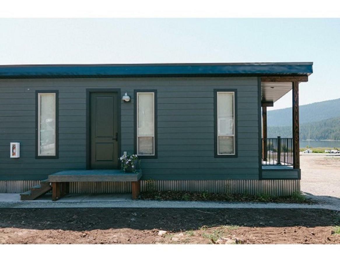 Terra Nova Cabins 웨스트 엘로스톤 외부 사진