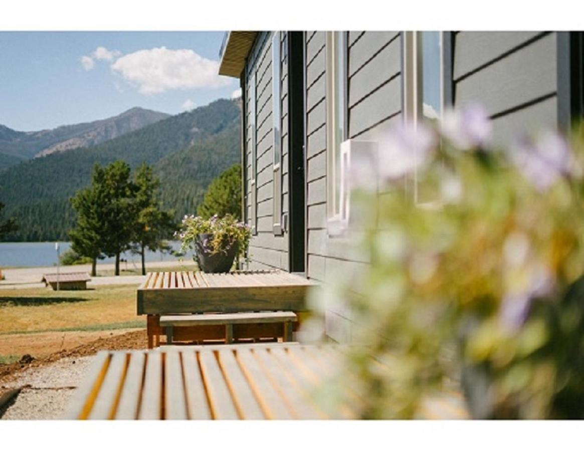 Terra Nova Cabins 웨스트 엘로스톤 외부 사진